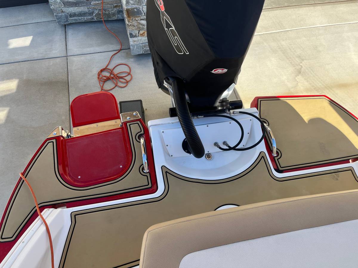 2021 Cobalt, Import USA — Foto 10 z 12
