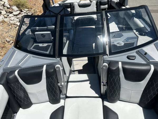 2020 Malibu, Import USA — Foto 3 z 9