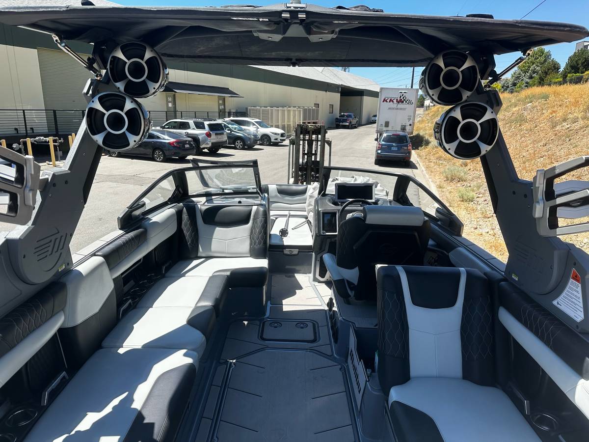 2020 Malibu, Import USA — Foto 4 z 9