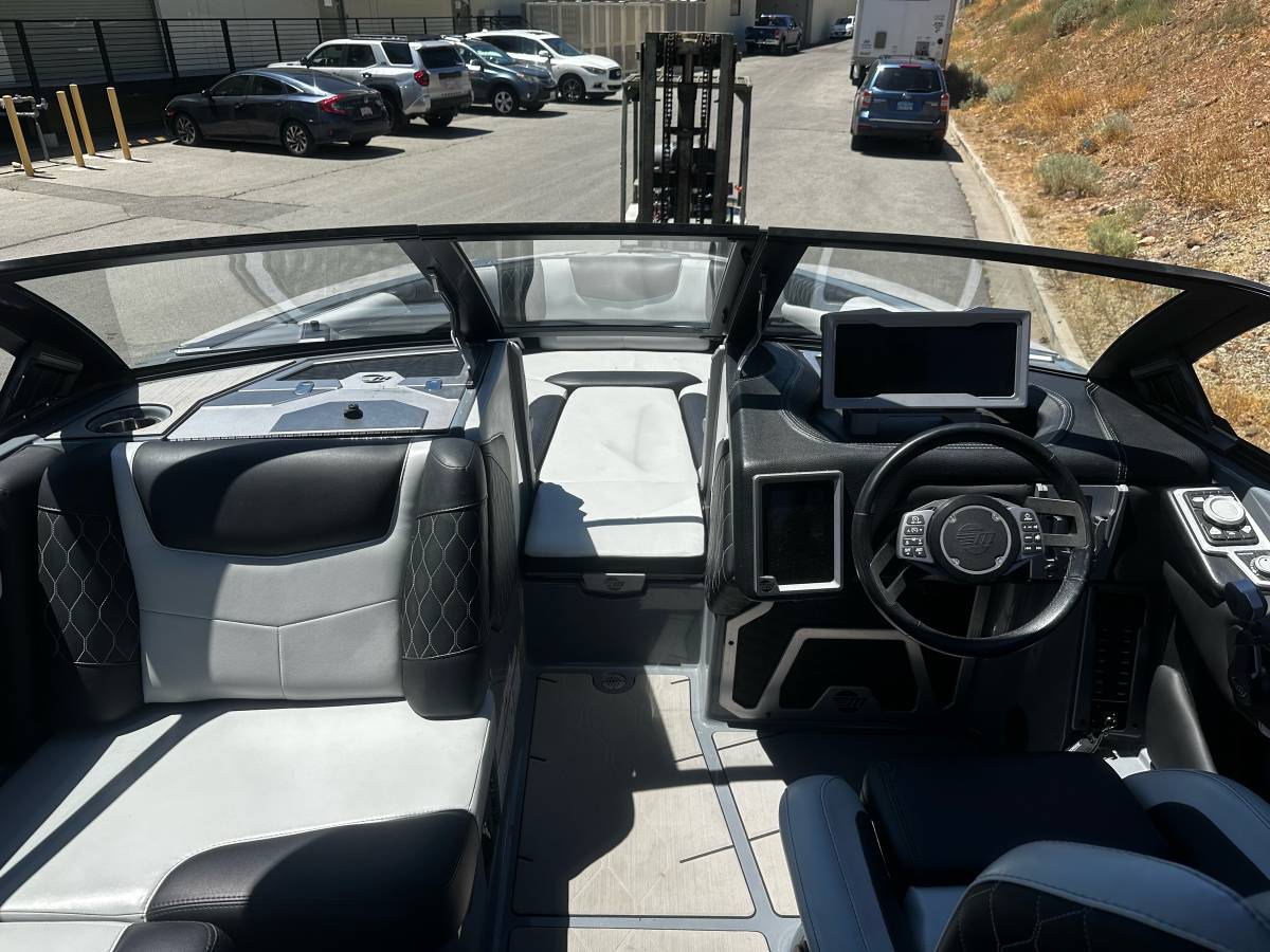 2020 Malibu, Import USA — Foto 7 z 9