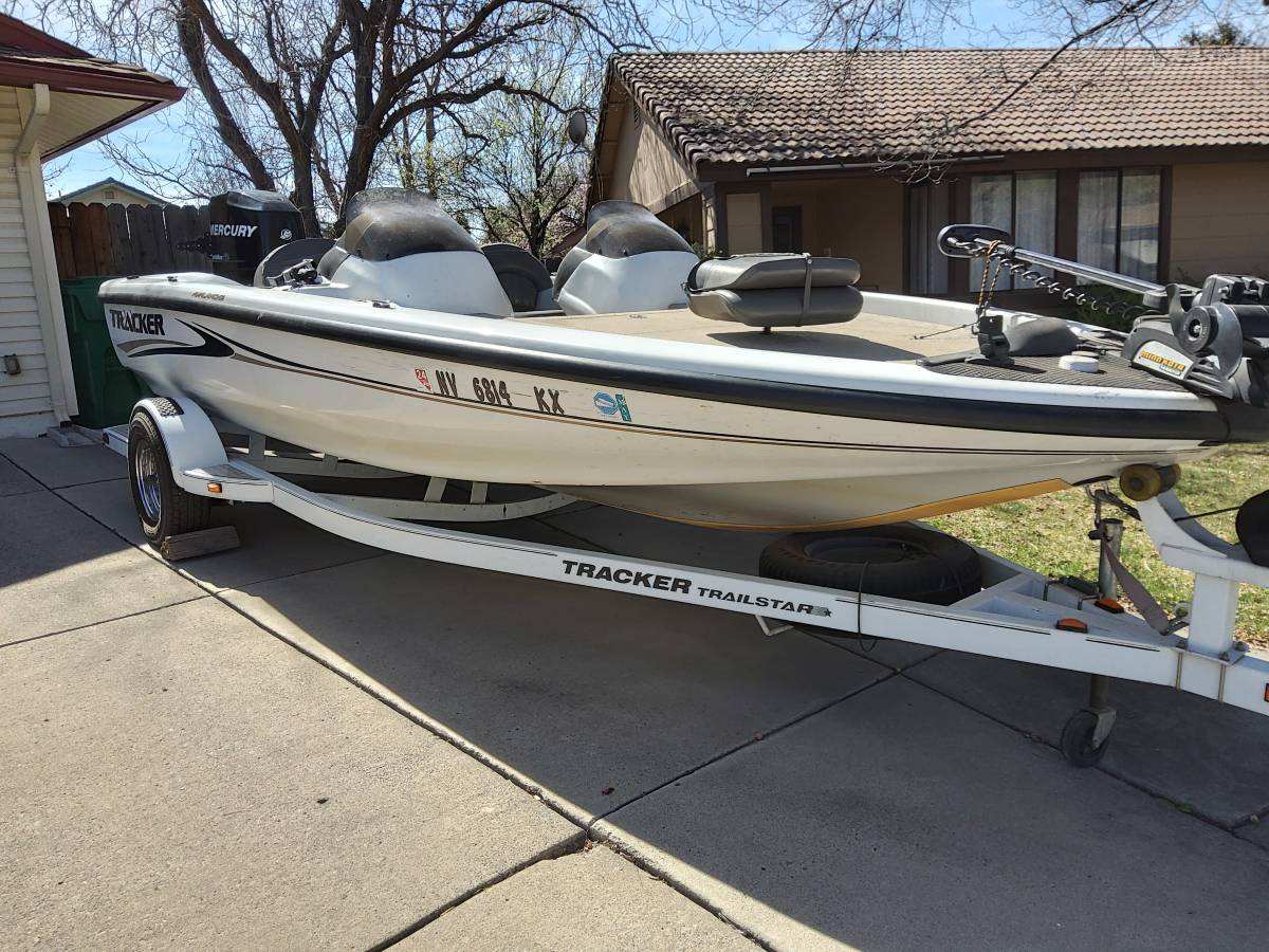 Tracker, Import USA — Foto 1