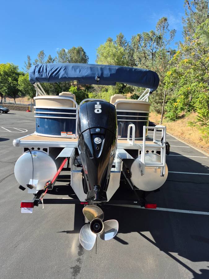 2020 Tracker, Import USA — Foto 4 z 12