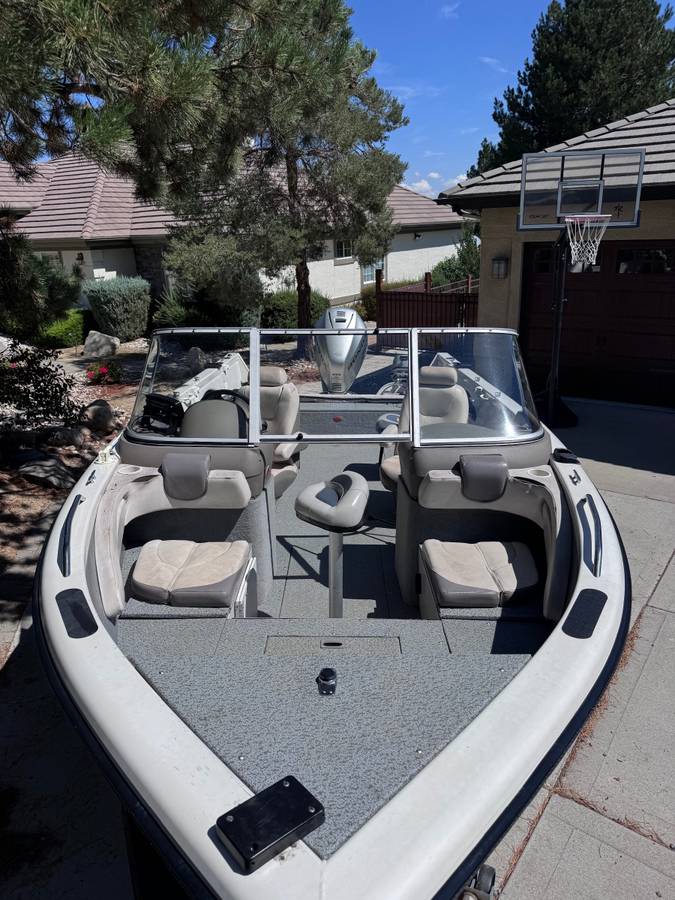 Crestliner, Import USA — Foto 4 z 10