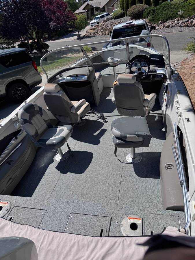 Crestliner, Import USA — Foto 5 z 10