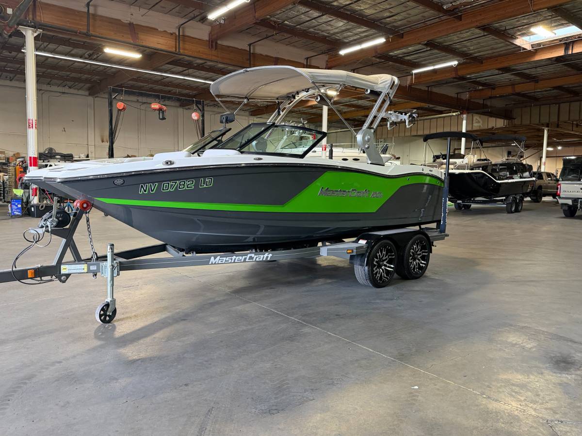 2019 MasterCraft, Import USA — Foto 2 z 9