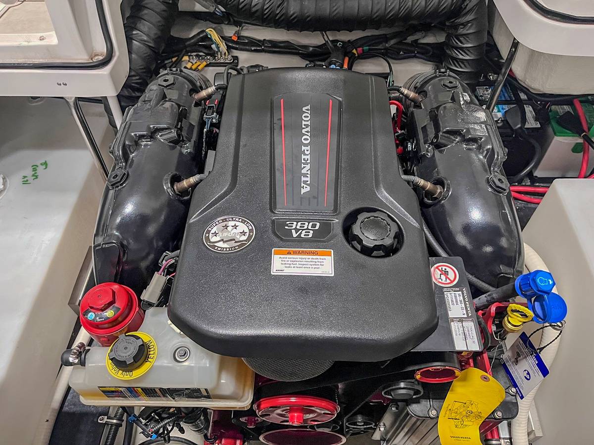 2021 Cobalt, Import USA — Foto 6 z 12