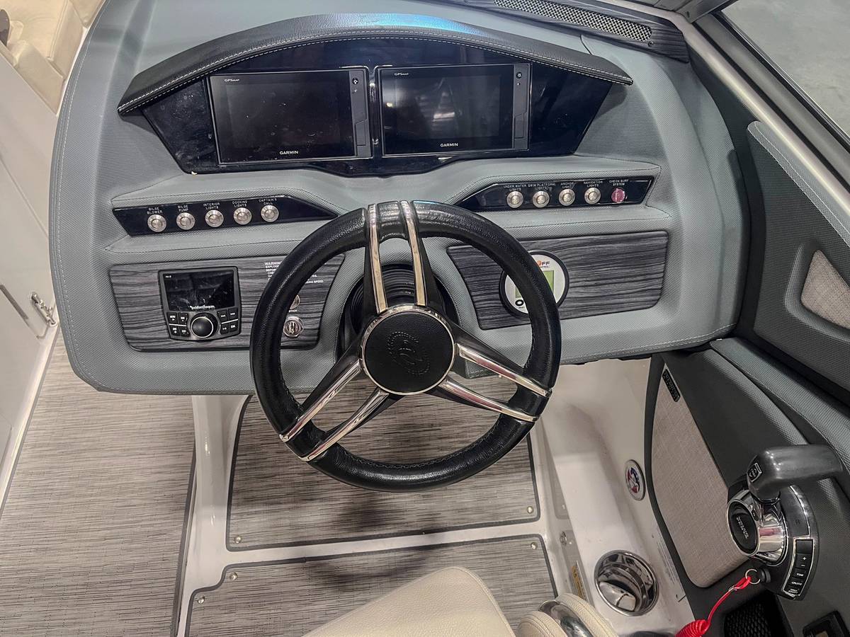 2021 Cobalt, Import USA — Foto 8 z 12