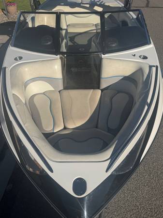 2008 Malibu, Import USA — Foto 4 z 10