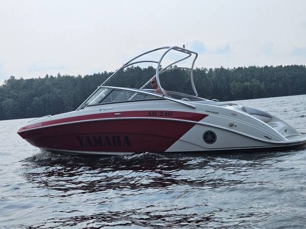 2010 Yamaha, Import USA — Foto 9 z 12