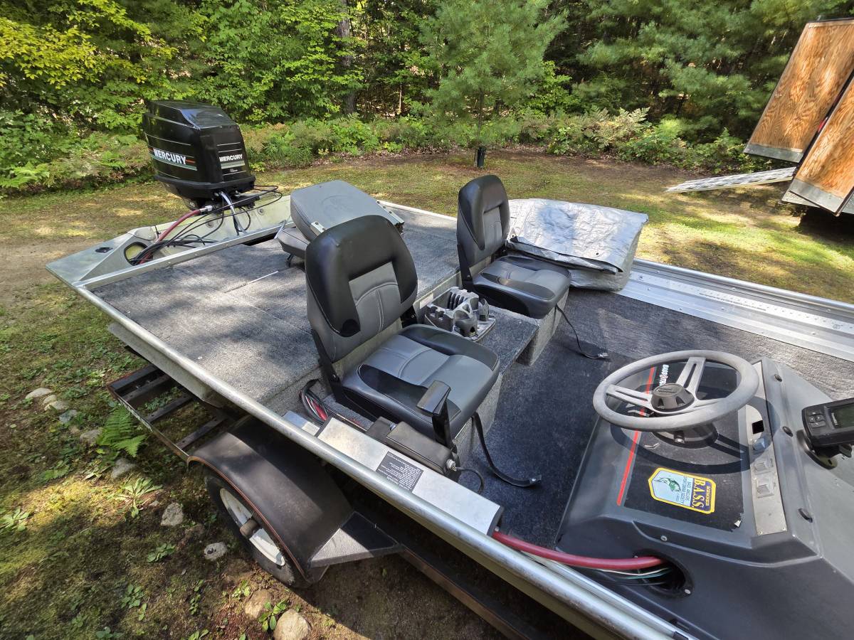 Tracker, Import USA — Foto 7 z 11