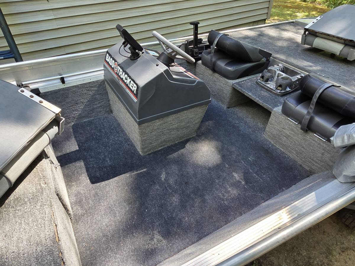 Tracker, Import USA — Foto 9 z 11