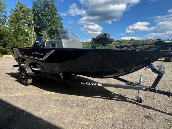 2027 Lowe, Import USA — Foto 2 z 5