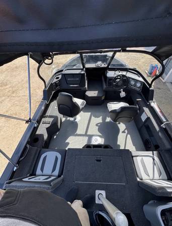Crestliner, Import USA — Foto 2 z 4