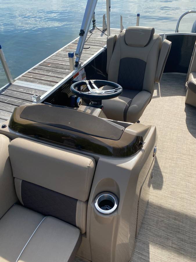 2020 Bennington, Import USA — Foto 7 z 12