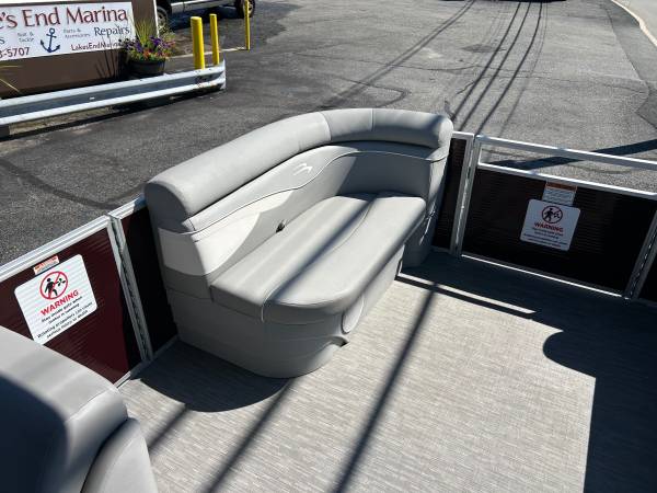 Bennington, Import USA — Foto 7 z 12