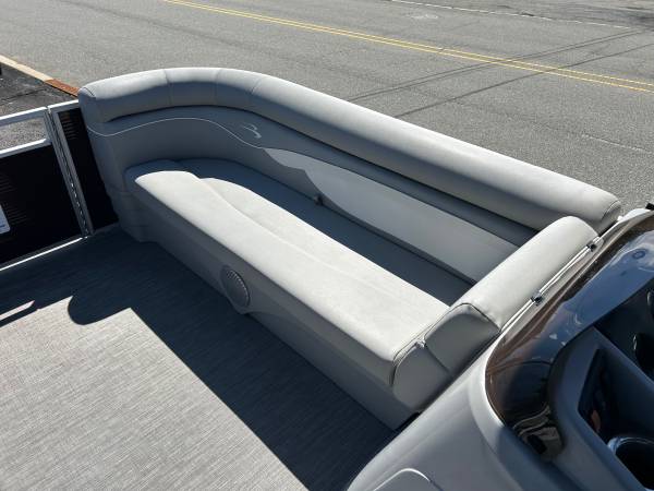 Bennington, Import USA — Foto 8 z 12