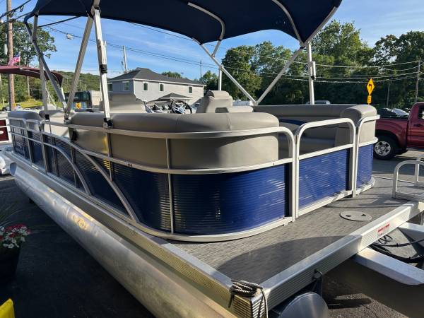 Bennington, Import USA — Foto 3 z 12