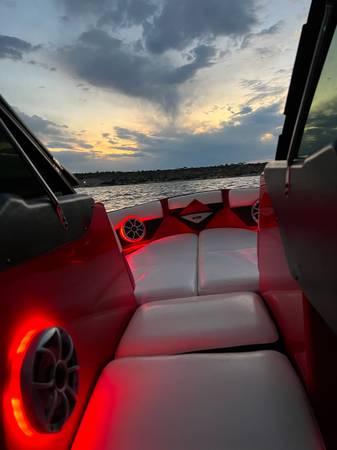 2010 Axis, Import USA — Foto 7 z 12