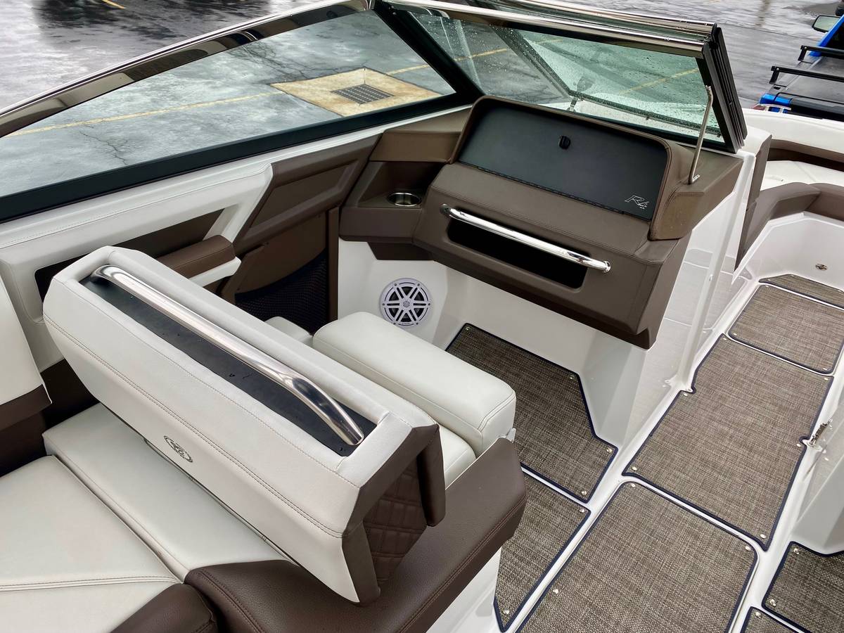 2022 Cobalt, Import USA — Foto 7 z 12