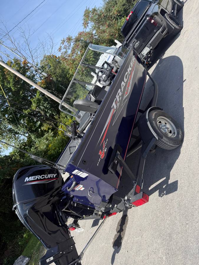 2020 Tracker, Import USA — Foto 2 z 12