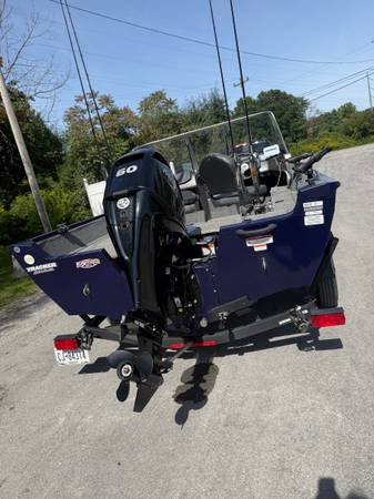 2020 Tracker, Import USA — Foto 3 z 12