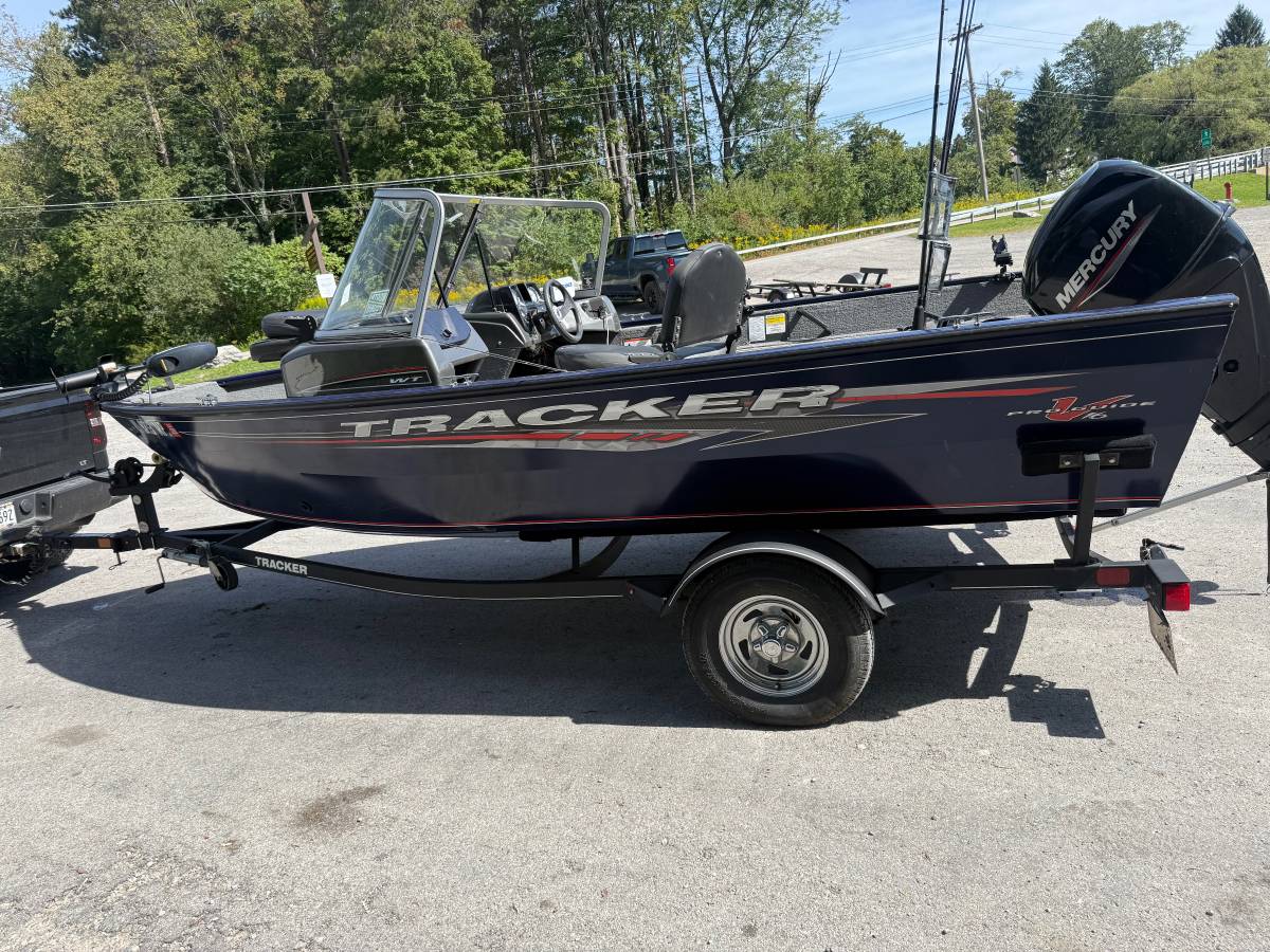 2020 Tracker, Import USA — Foto 4 z 12