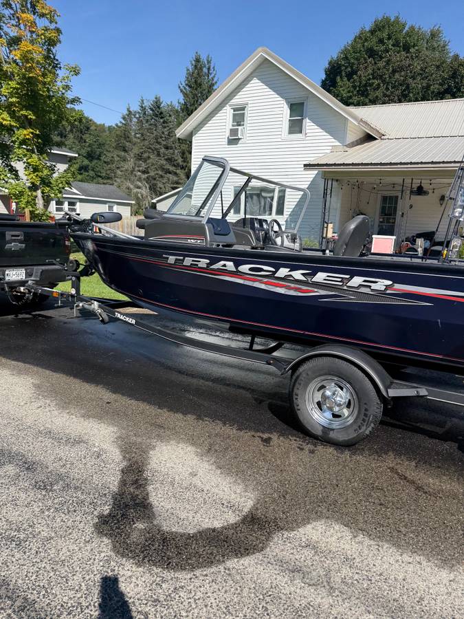 2020 Tracker, Import USA — Foto 5 z 12