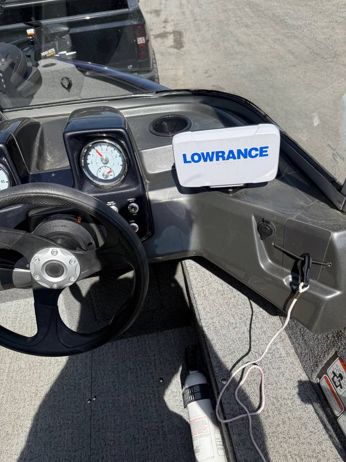 2020 Tracker, Import USA — Foto 9 z 12