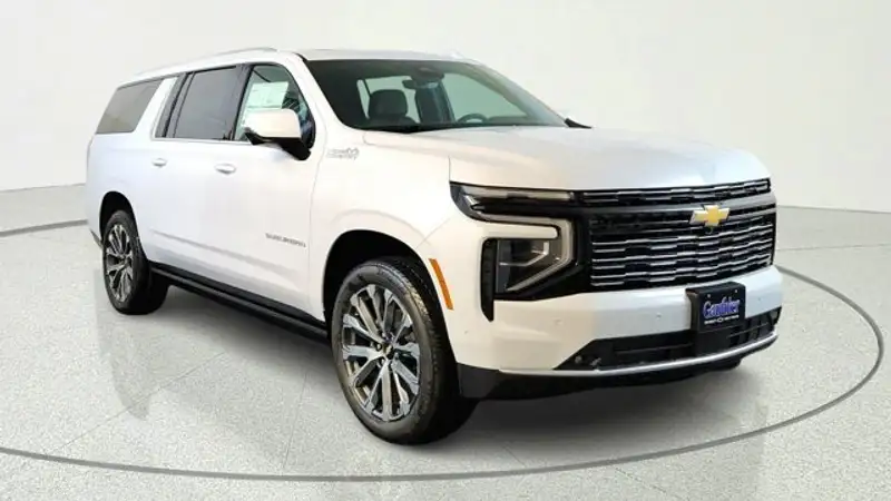 2026 Chevrolet Suburban 4WD 4dr High Country, weiß, 0 km, Import Kanada — Foto 1