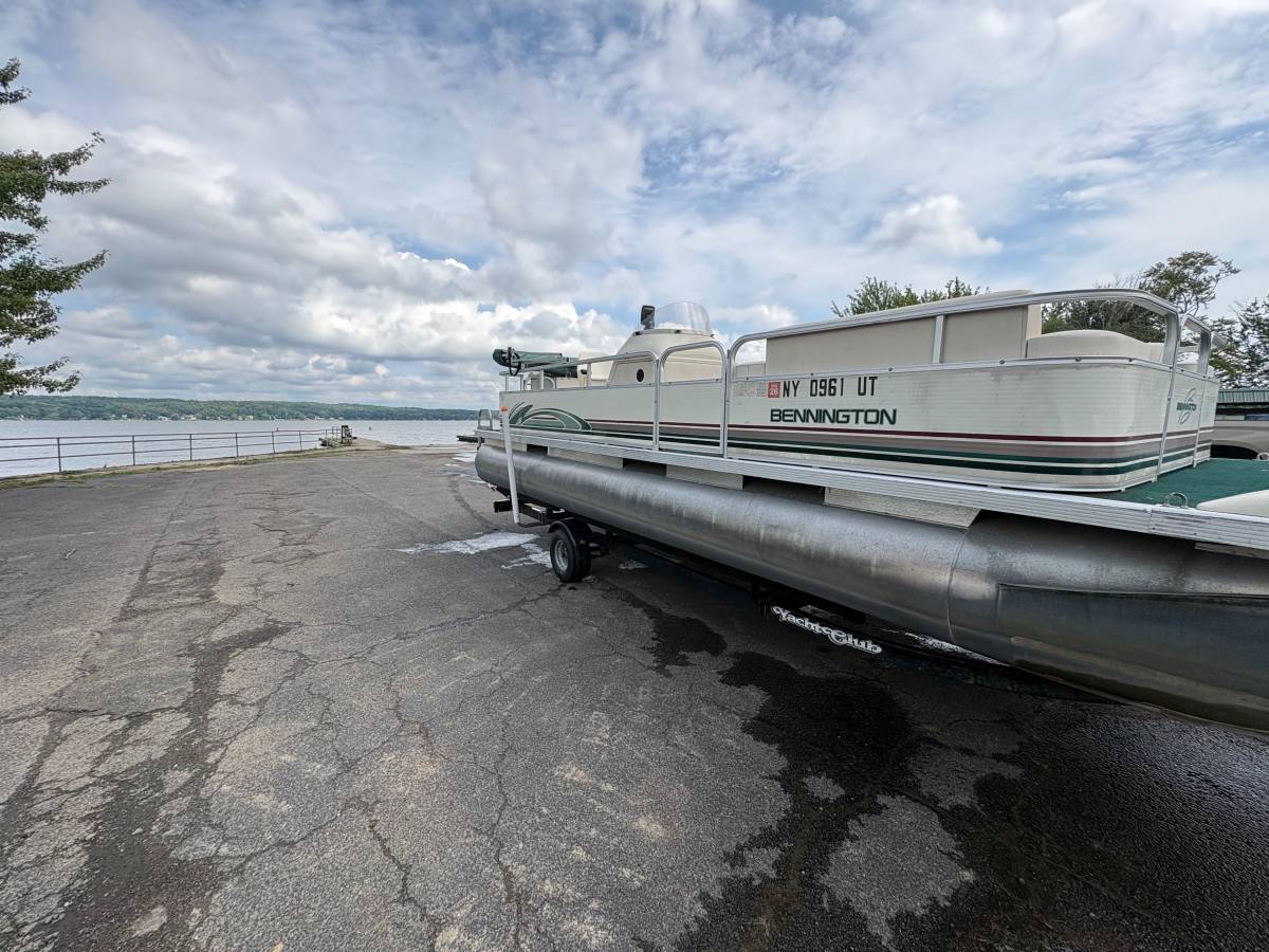 Bennington, Import USA — Foto 1