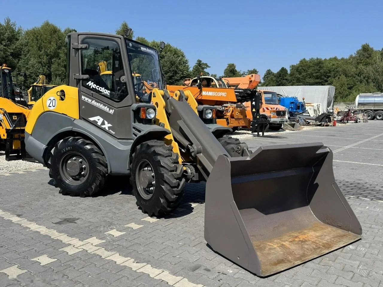 2015 Mecalac AX, 9.999 mth, Import Auf Lager in der EU — Foto 8 z 24