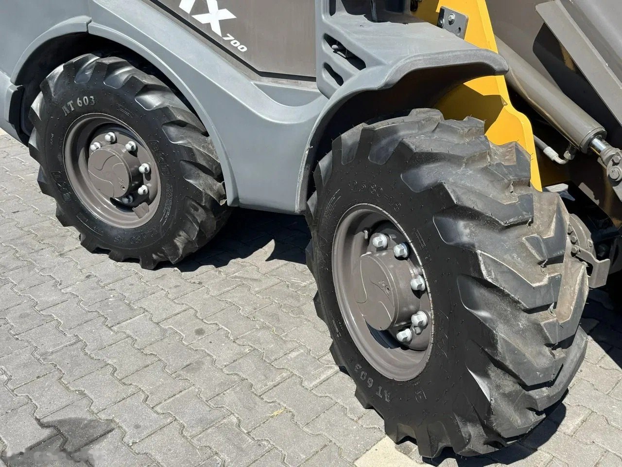 2015 Mecalac AX, 9.999 mth, Import Auf Lager in der EU — Foto 9 z 24