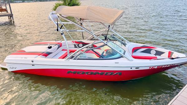 2010 MasterCraft, Import USA — Foto 1 z 12 2010 MasterCraft, Import USA — Foto 1 z 12