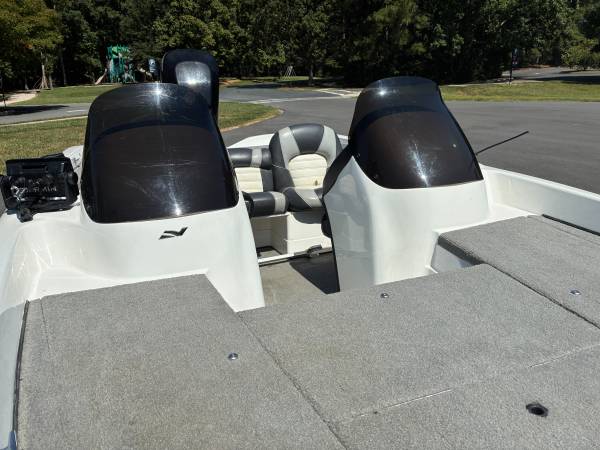 2005 Nitro, Import USA — Foto 3 z 10