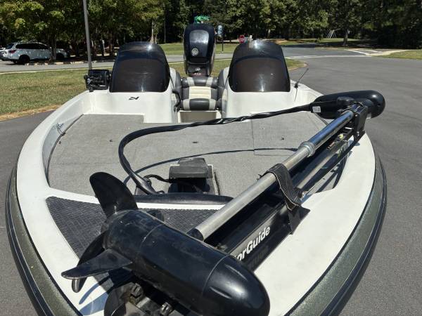 2005 Nitro, Import USA — Foto 4 z 10