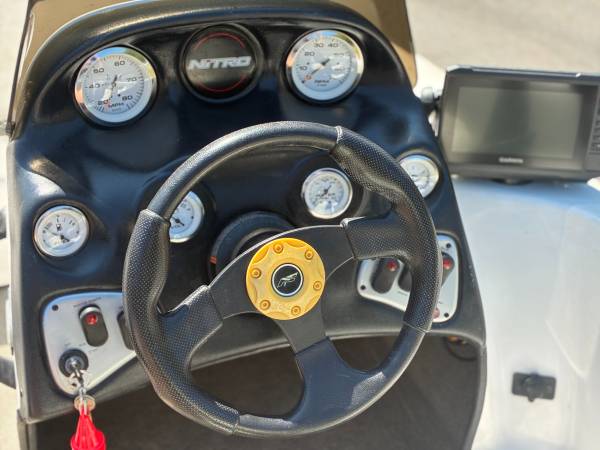 2005 Nitro, Import USA — Foto 8 z 10