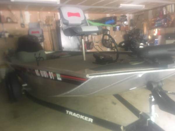 Tracker, Import USA — Foto 1