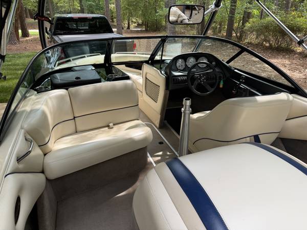 2001 Malibu, Import USA — Foto 8 z 12