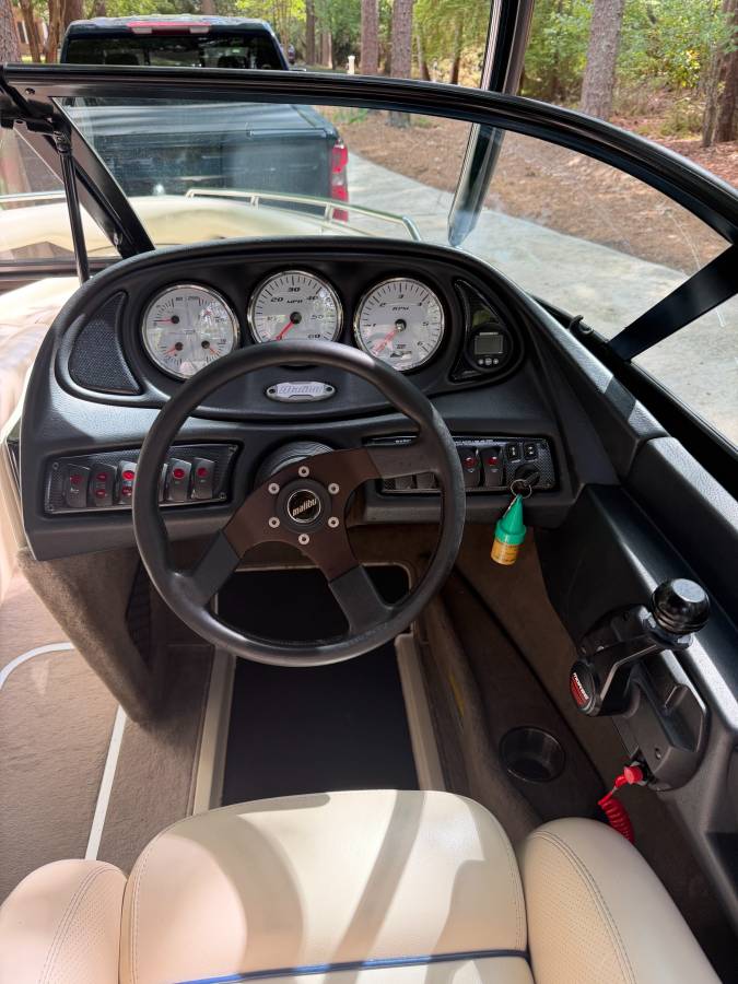 2001 Malibu, Import USA — Foto 9 z 12