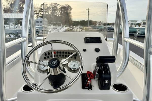 2025 Boston Whaler, Import USA — Foto 3 z 12