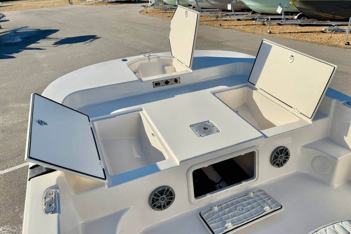 2025 Boston Whaler, Import USA — Foto 9 z 12