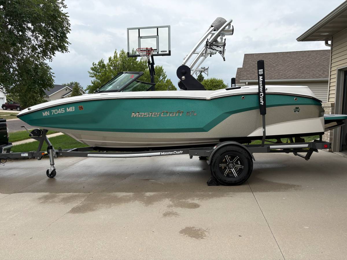 2021 MasterCraft, Import USA — Foto 2 z 12