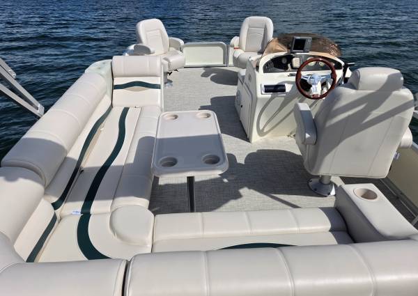 2022 Bennington, Import USA — Foto 7 z 12