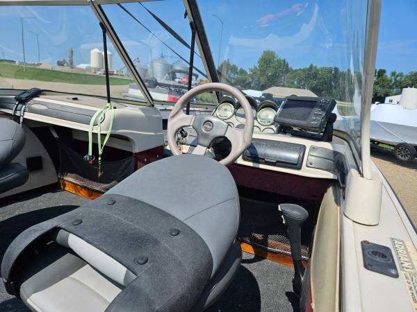 2001 Crestliner, Import USA — Foto 3 z 6