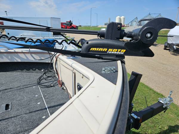 2001 Crestliner, Import USA — Foto 6 z 6