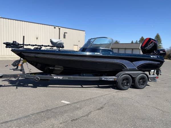 Tracker, Import USA — Foto 3 z 12