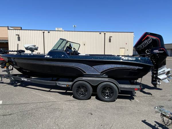 Tracker, Import USA — Foto 4 z 12