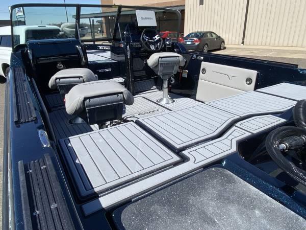 Tracker, Import USA — Foto 5 z 12