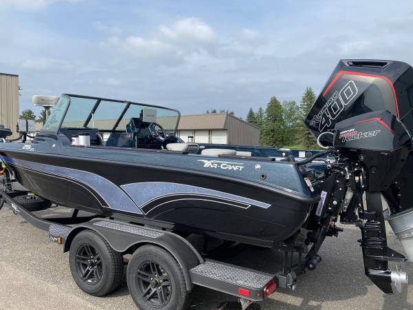 Tracker, Import USA — Foto 8 z 12