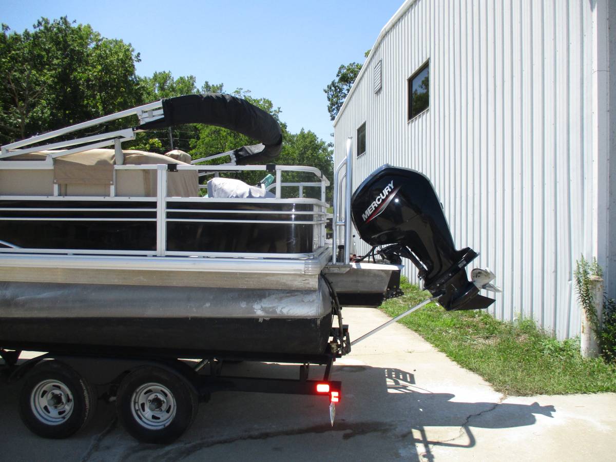 2021 Tracker, Import USA — Foto 3 z 12